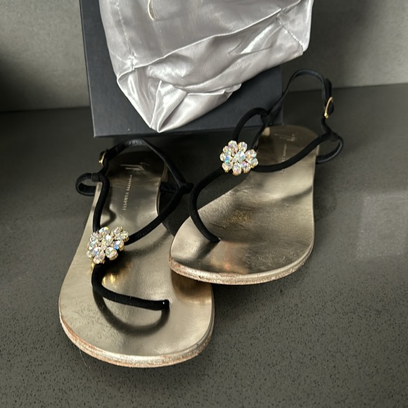 Giuseppe Zanotti flat thong sandal with crystal flower - Picture 6 of 7